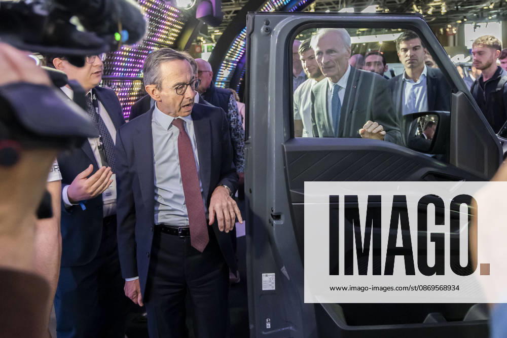 Paris, France October 15, 2026 - Paris Motor Show - Bruno Retailleau POLITIQUE, RETAILLEAU, LR, LES REPUBLICAINS, CAMPAGNE ELECTORALE, SALON DE L AUTOMOBILE, VOITURE, ECONOMIE