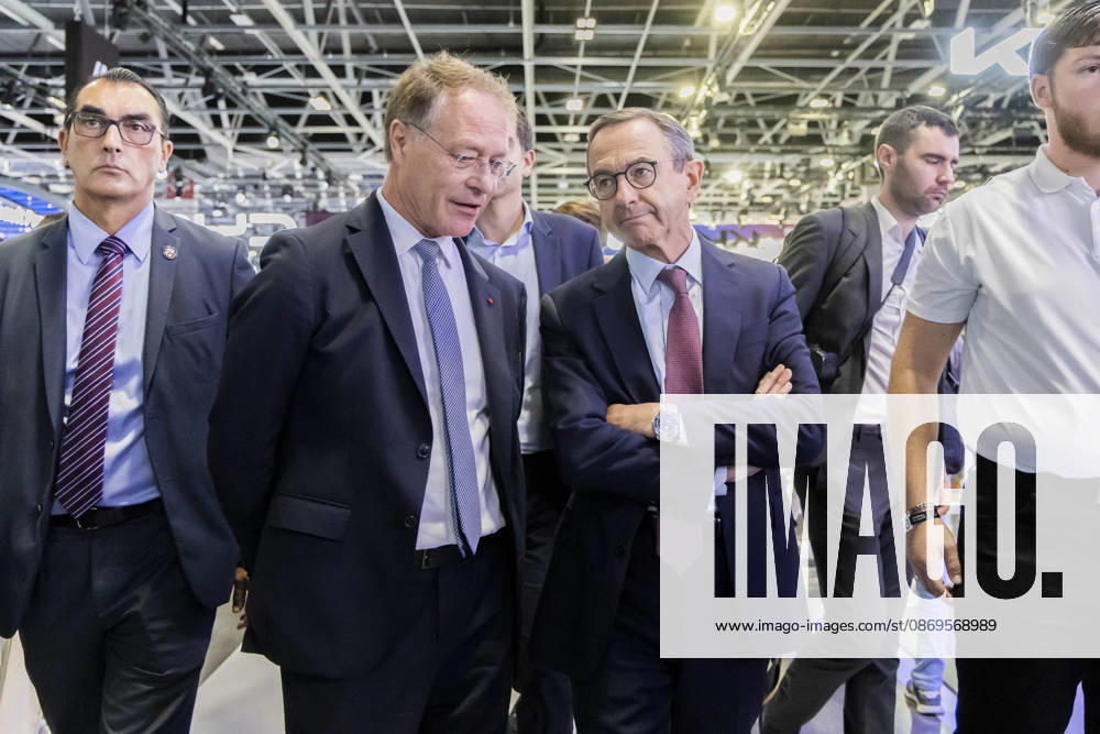 Paris, France October 15, 2026 - Paris Motor Show - Bruno Retailleau, Francois Asselin POLITIQUE, RETAILLEAU, LR, LES REPUBLICAINS, CAMPAGNE ELECTORALE, SALON DE L AUTOMOBILE, VOITURE, ECONOMIE