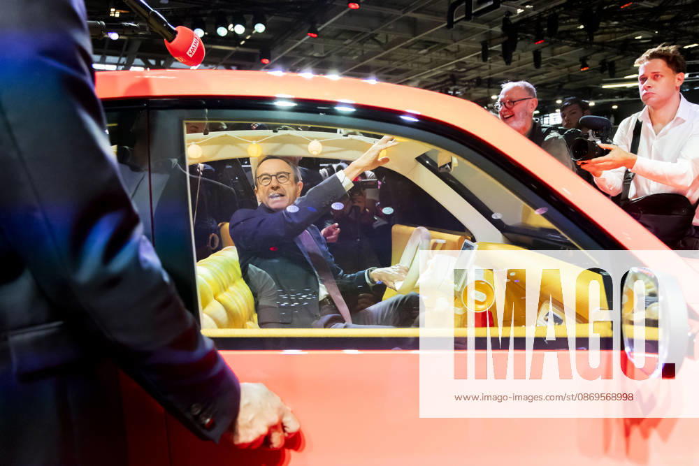 Paris, France October 15, 2026 - Paris Motor Show - Bruno Retailleau POLITIQUE, RETAILLEAU, LR, LES REPUBLICAINS, CAMPAGNE ELECTORALE, SALON DE L AUTOMOBILE, VOITURE, ECONOMIE, 2CV, CITROEN