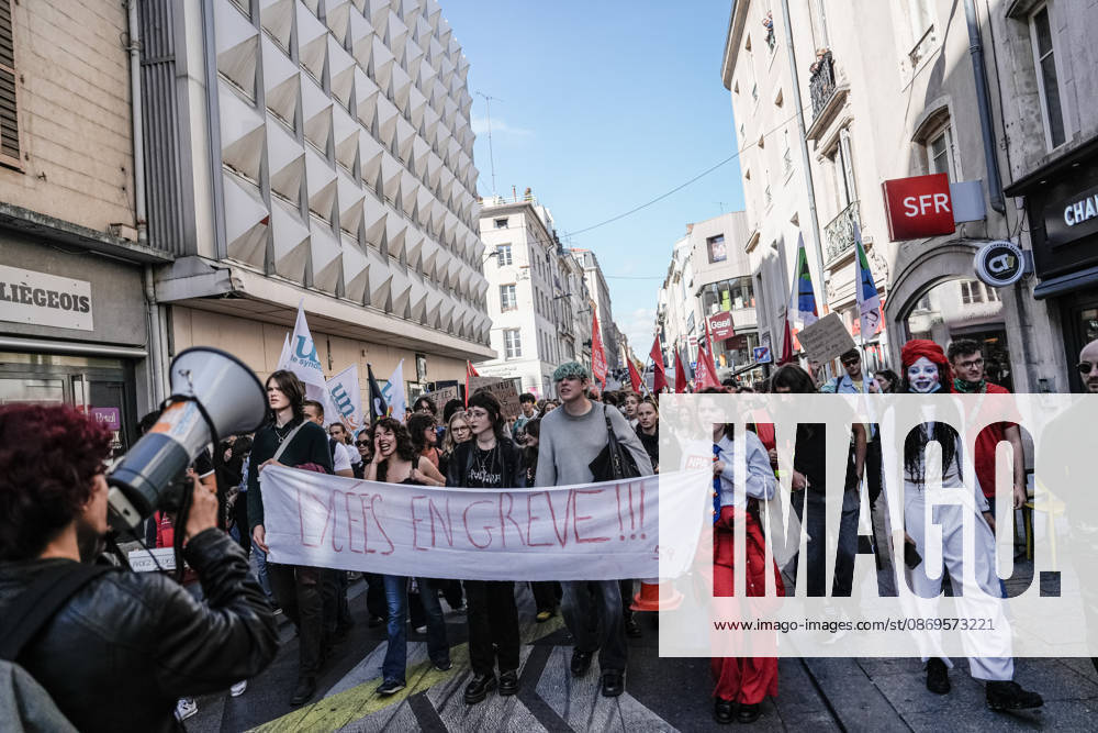 Student protests continue in Nancy NANCY, FRANCE - OCTOBER 15: Students march through the city center during a public demonstration in Nancy, France, on October 15, 2026. Students took to the streets to voice their demands regarding education and youth policies as part of ongoing mobilizations. Muhammed Said Tako Anadolu Nancy France. Editorial use only. Please get in touch for any other usage.