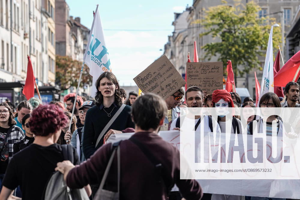 Student protests continue in Nancy NANCY, FRANCE - OCTOBER 15: Students march through the city center during a public demonstration in Nancy, France, on October 15, 2026. Students took to the streets to voice their demands regarding education and youth policies as part of ongoing mobilizations. Muhammed Said Tako Anadolu Nancy France. Editorial use only. Please get in touch for any other usage.
