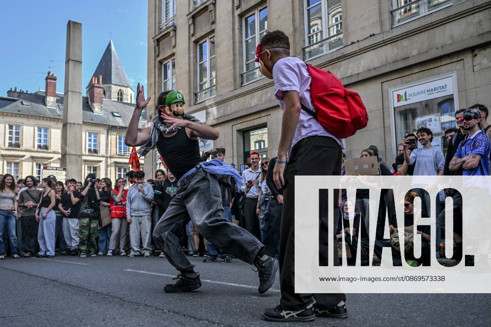 HIGH SCHOOL STUDENTS’ PROTEST PHOTOPQR OUEST FRANCE Martin ROCHE Caen October 15, 2026 On Thursday, October 15, 2026, about 400 people protested in the streets of Caen, Calvados. The demonstration was organized by the General Assembly of National Education staff, supported by union members, high school students, and college students—here, high school students are staging a light battle. Photographer Martin ROCHE, Ouest France, France. Fires have broken out at several schools in France as students protest by blockading educational institutions nationwide over school funding and learning conditions. Caen, FRANCE, France