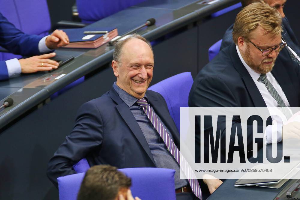 Berlin, Deutschland, 15.10.2026: Deutscher Bundestag: 102. Bundestagssitzung: Klaus Wiener (CDU)