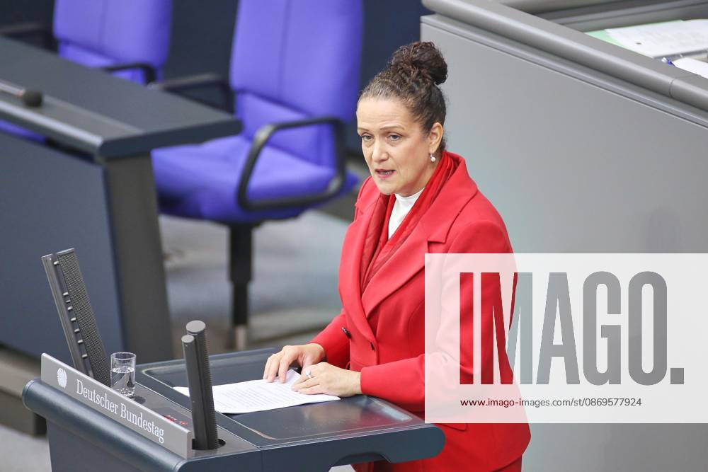 Berlin, Deutschland, 15.10.2026: Deutscher Bundestag: 102. Bundestagssitzung: Nicole Höchst, AfD