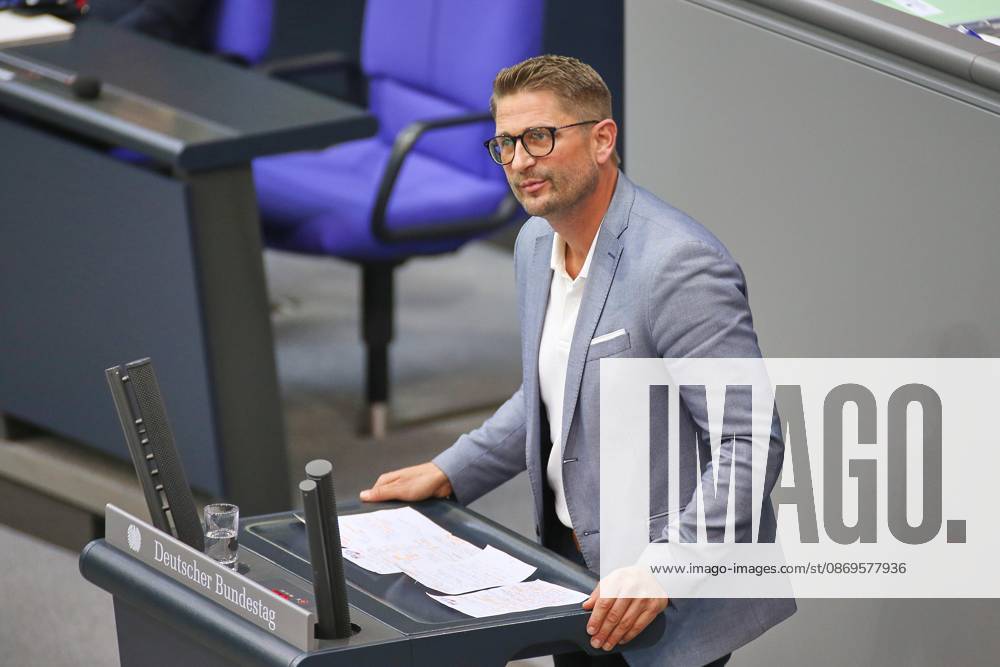 Berlin, Deutschland, 15.10.2026: Deutscher Bundestag: 102. Bundestagssitzung: Rene Springer, AfD
