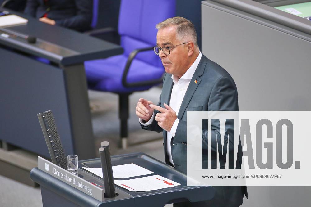 Berlin, Deutschland, 15.10.2026: Deutscher Bundestag: 102. Bundestagssitzung: Hans-Jürgen Goßner, AfD