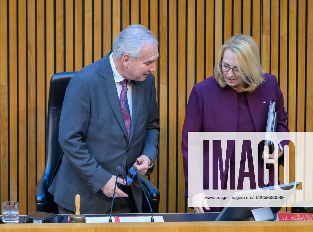Â - Wien 15.10.2026 - 103. Sitzung des Nationalrates. Dringliche Anfrage der FPÖ verbunden mit Misstrauensantrag gegen die gesamte Regierung. PHOTO: Ablöse - erster Präsident des Nationalrats Walter Rosenkranz (FPOE) und dritte Präsidentin des Nationalrats Doris Bures (SPOE) 103th sitting of the National Council. Nationalrat, Nationalratssitzung, Parlamentssitzung, Parlament, Plenum 103. Sitzung des Nationalrates