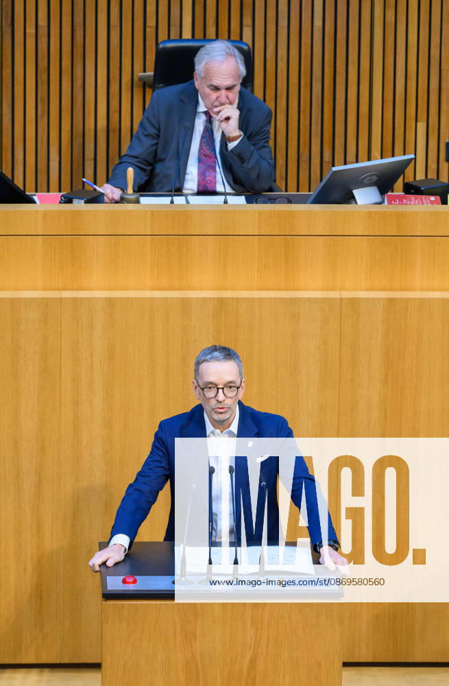 Â - Wien 15.10.2026 - 103. Sitzung des Nationalrates. Dringliche Anfrage der FPÖ verbunden mit Misstrauensantrag gegen die gesamte Regierung. PHOTO: Klubobmann der FPÖ Herbert Kickl, im Hintergrund erster Präsident des Nationalrats Walter Rosenkranz (FPOE) 103th sitting of the National Council. Nationalrat, Nationalratssitzung, Parlamentssitzung, Parlament, Plenum 103. Sitzung des Nationalrates