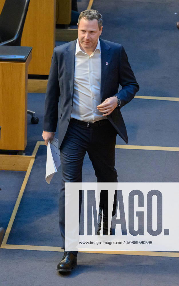 Â - Wien 15.10.2026 - 103. Sitzung des Nationalrates. Dringliche Anfrage der FPÖ verbunden mit Misstrauensantrag gegen die gesamte Regierung. PHOTO: Generalsekretär der FPÖ Michael Schnedlitz 103th sitting of the National Council. Nationalrat, Nationalratssitzung, Parlamentssitzung, Parlament, Plenum 103. Sitzung des Nationalrates