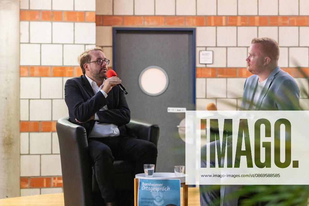 Bornheimer Ortsgespräch mit Paul Ronzheimer - 15.10.26 Veranstaltungsreihe Bornheimer Ortsgespräch - Miteinander im Dialog. Gast: Paul RONZHEIMER, stellvertretender Chefredakteur der BILD, Kriegs- und Krisenreporter und Podcaster, mit Gastgeber, Moderator und Ortsvorsteher von Bornheim-Ort Dominik PINSDORF (parteilos) in der Europaschule Bornheim. Bornheim Nordrhein-Westfalen Deutschland