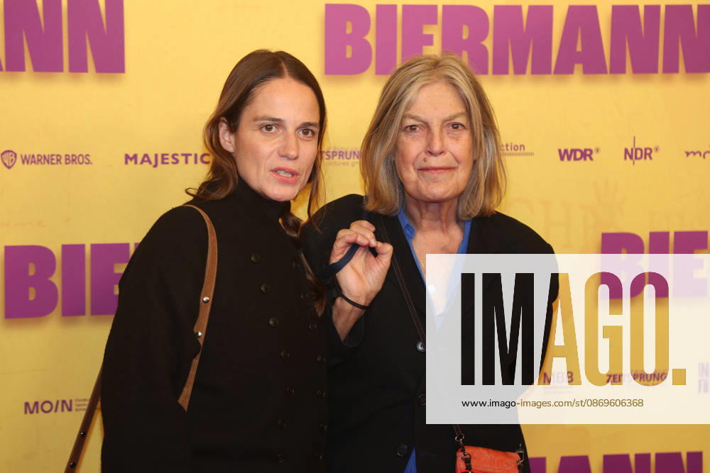 Berlin Premiere des Dokumentarfilms BIERMANN in Berlin Berlin, 15.10.2026 Angela Winkler (r.) bei der Berlin Premiere des Dokumentarfilms BIERMANN im Kino International in Berlin Berlin Deutschland