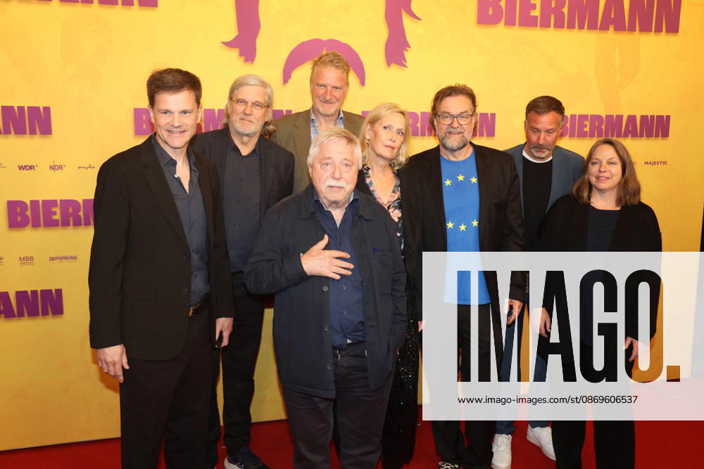 Berlin Premiere des Dokumentarfilms BIERMANN in Berlin Berlin, 15.10.2026 Jens Meurer (Regisseur, Co-Autor und Produzent), Pamela Biermann (Co-Autorin), Johann Scheerer (Produzent, Clouds Hill), Martin Hagemann (Produzent, zero fiction) und Michael Souvignier (Produzent, Zeitsprung Pictures) bei der Berlin Premiere des Dokumentarfilms BIERMANN im Kino International in Berlin Berlin Deutschland