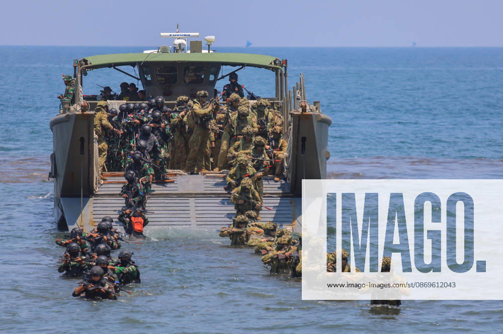 Indonesia-Australia Military Drill Australian Defense Force (ADF) personnel take part in a joint military exercise with the Indonesia Army at Banongan beach in Situbondo, Indonesia, on October 15, 2026. The exercise, named Keris Woomera 2026, is a form of diplomacy between Indonesia and Australia in the military field. The exercise is part of efforts to strengthen defense cooperation between Indonesia and Australia, especially in facing increasingly complex regional security challenges. Situbondo Indonesia