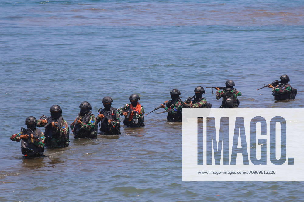 Indonesia-Australia Military Drill Australian Defense Force (ADF) personnel take part in a joint military exercise with the Indonesia Army at Banongan beach in Situbondo, Indonesia, on October 15, 2026. The exercise, named Keris Woomera 2026, is a form of diplomacy between Indonesia and Australia in the military field. The exercise is part of efforts to strengthen defense cooperation between Indonesia and Australia, particularly in addressing regional security challenges. Situbondo Indonesia