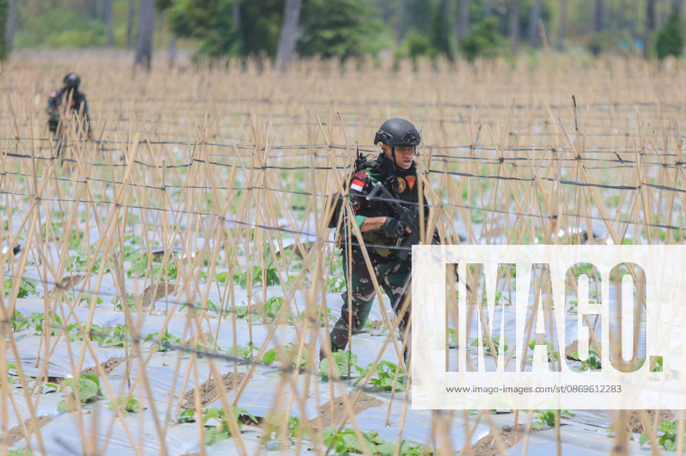 Indonesia-Australia Military Drill Australian Defense Force (ADF) personnel take part in a joint military exercise with the Indonesia Army at Banongan beach in Situbondo, Indonesia, on October 15, 2026. The exercise, named Keris Woomera 2026, is a form of diplomacy between Indonesia and Australia in the military field. The exercise is part of efforts to strengthen defense cooperation between Indonesia and Australia, particularly in addressing regional security challenges. Situbondo Indonesia