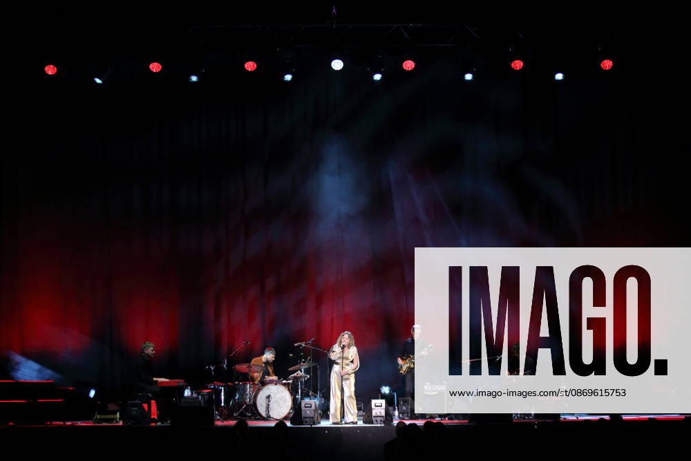 Annett Louisan bei einem Konzert im Tempodrom in Berlin, 15. Oktober 2026. Annett Louisan Konzert Berlin
