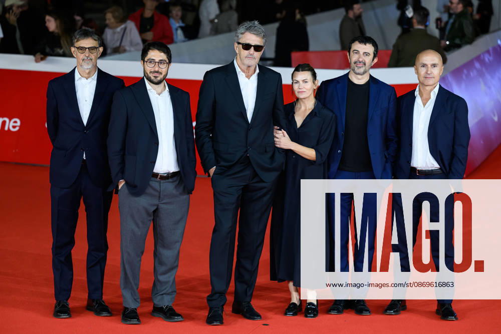 News - Rome Film Fest 2026 - DAY 2 Mario Gianani, a guest, Pawe? Pawlikowski, Lorenzo Gangarossa, a guest and Lorenzo Mieli attend the Fatherland red carpet during the 21th Rome Film Festival at Auditorium Parco Della Musica on October 15, 2026 in Rome, Italy. Roma Auditorium Parco della Musica Italy