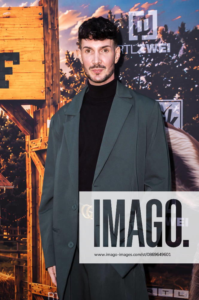 Kevin Schäfer bei der Premiere der 2. Staffel der Reality-TV-Show Der Promihof auf dem Erlebnisbauernhof Gertrudenhof. Hürth