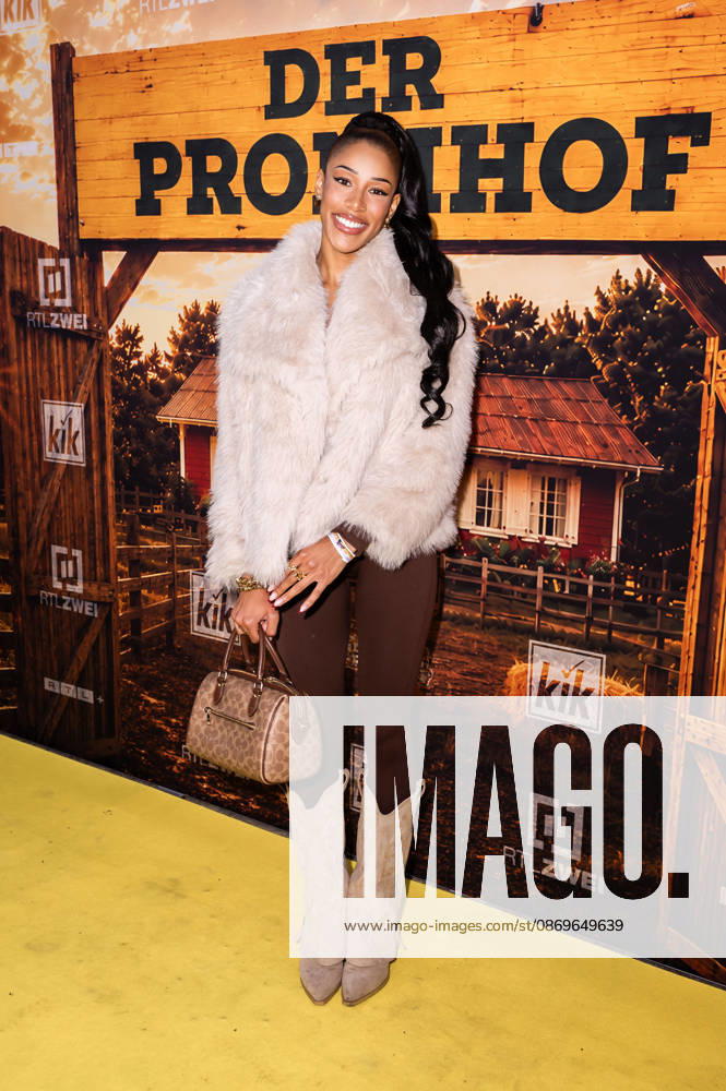 Vanessa Nwakaego Nwattu bei der Premiere der 2. Staffel der Reality-TV-Show Der Promihof auf dem Erlebnisbauernhof Gertrudenhof. Hürth