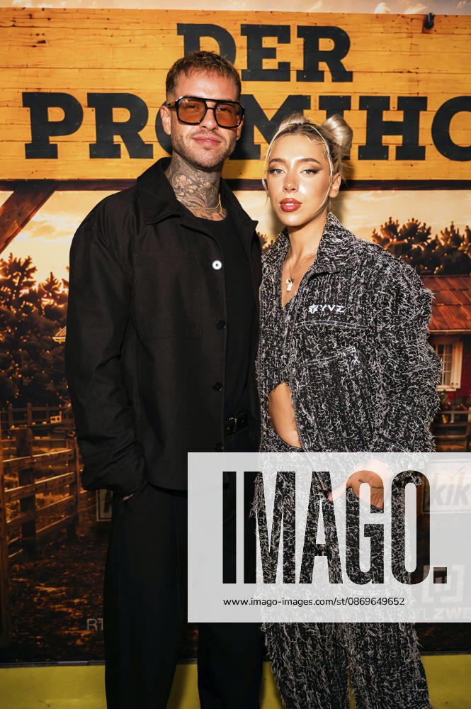 Marc-Robin Wenz und Walentina Doronina bei der Premiere der 2. Staffel der Reality-TV-Show Der Promihof auf dem Erlebnisbauernhof Gertrudenhof. Hürth
