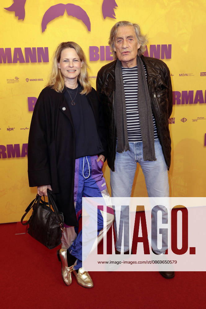 Antje Riis und Winfried Glatzeder bei der Premiere des Dokumentarfilms Biermann im Kino International. Berlin