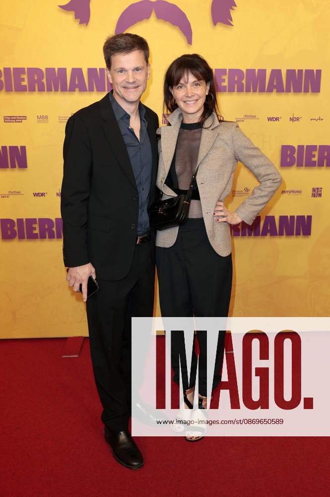 Benjamin Herrmann und Caroline Rosales bei der Premiere des Dokumentarfilms Biermann im Kino International. Berlin