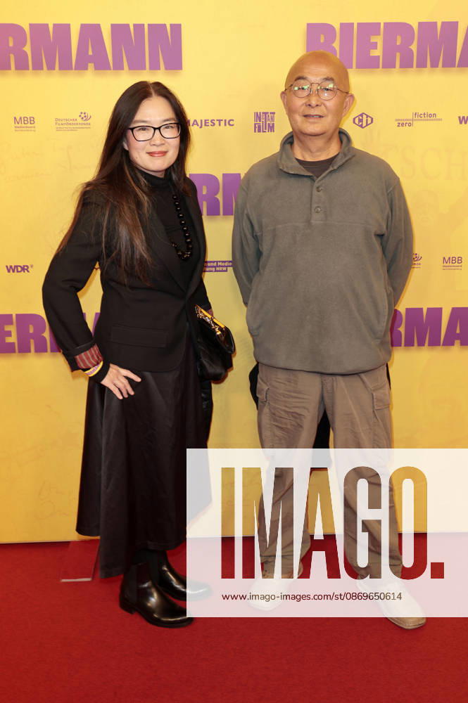 Liao Yiwu mit Begleitung bei der Premiere des Dokumentarfilms Biermann im Kino International. Berlin