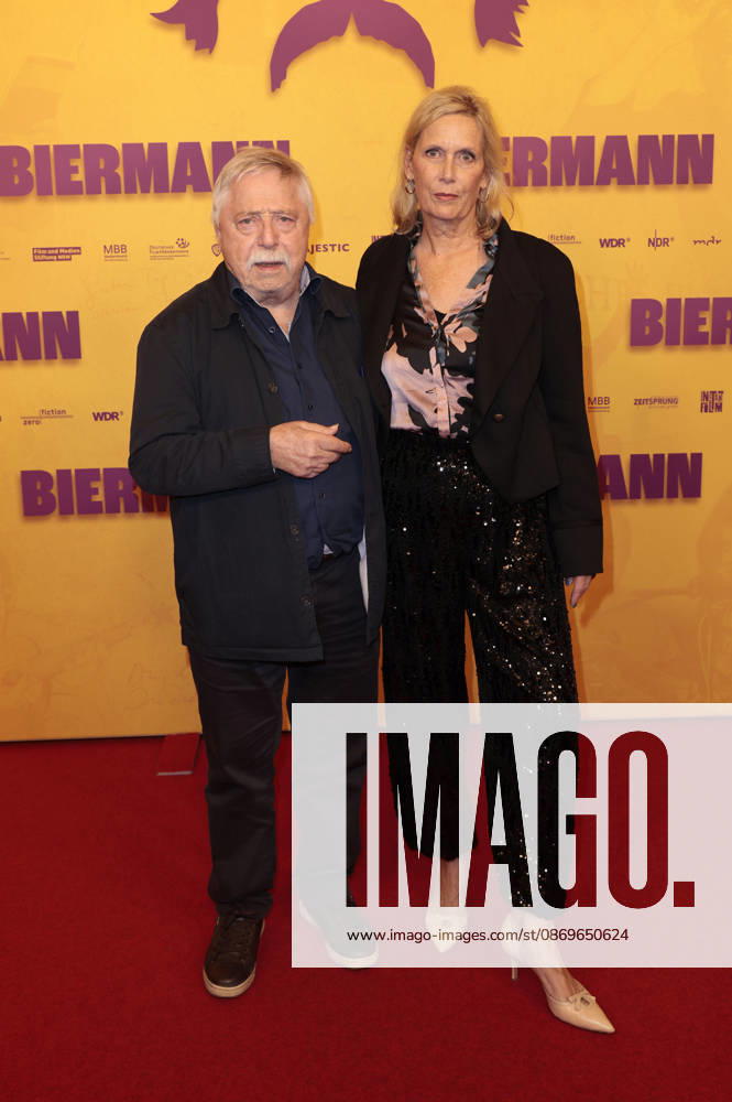 Wolf Biermann mit Ehefrau Pamela Biermann bei der Premiere des Dokumentarfilms Biermann im Kino International. Berlin