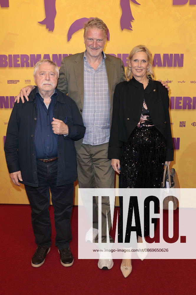Wolf Biermann, Michael Souvignier und Pamela Biermann bei der Premiere des Dokumentarfilms Biermann im Kino International. Berlin