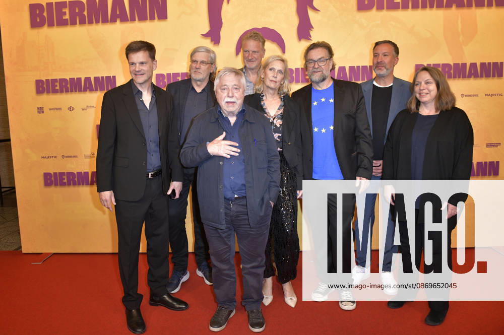 Benjamin Herrmann, Martin Hagemann, Wolf Biermann, Michael Souvignier, Pamela Biermann, Jens Meurer und Gäste bei der Premiere des Dokumentarfilms Biermann im Kino International. Berlin