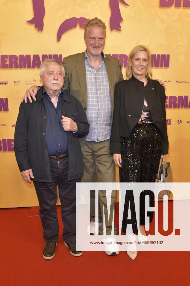 Wolf Biermann, Michael Souvignier und Pamela Biermann bei der Premiere des Dokumentarfilms Biermann im Kino International. Berlin