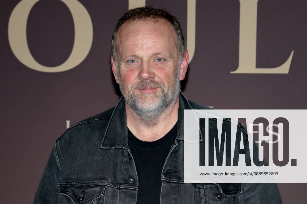 Gregory Gadebois attends the Moulin Paris premiere on October 15, 2026, in Paris 460498, October 15, 2026, Paris, France