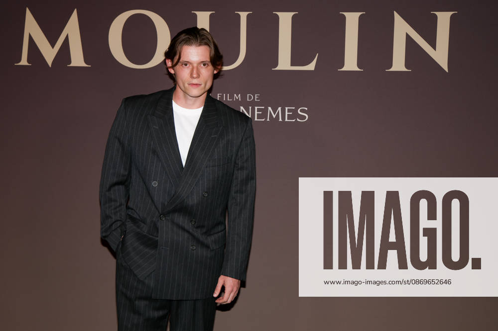 Max Warburton attends the Moulin Paris premiere on October 15, 2026, in Paris 460498, October 15, 2026, Paris, France
