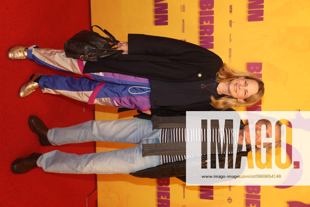 Antje Riis und Winfried Glatzeder bei der Premiere des Dokumentarfilms Biermann im Kino International. Berlin