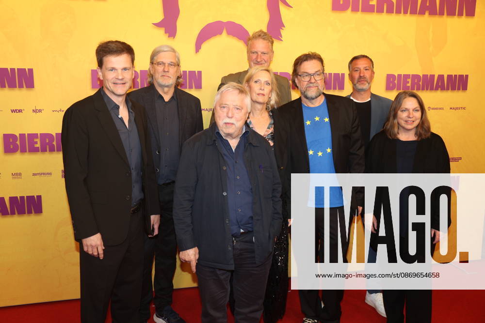 Benjamin Herrmann, Martin Hagemann, Wolf Biermann, Michael Souvignier, Pamela Biermann, Jens Meurer und Gäste bei der Premiere des Dokumentarfilms Biermann im Kino International. Berlin