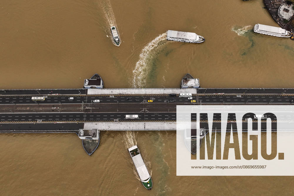 Heavy rain turns Istanbul’s coastal waters brown ISTANBUL, TURKIYE - OCTOBER 16: An aerial view of the brown-colored waters along parts of the Bosphorus and the Golden Horn in Istanbul, Turkiye, following heavy rainfall, on October 16, 2026. Hakan Akgun Anadolu Istanbul Turkey. Editorial use only. Please get in touch for any other usage.