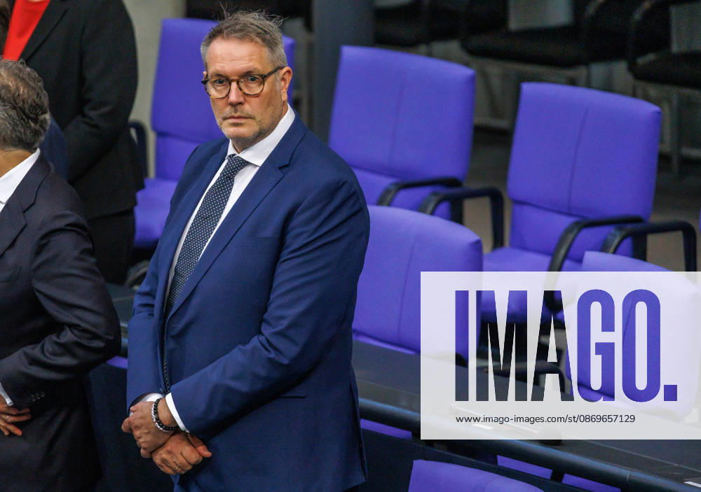 Bundestag Alexander Schweitzer (SPD), Bundesminister fuer Arbeit und Soziales, im Deutschen Bundestag am 16.10.26 in Berlin. Berlin Berlin Deutschland Bundestag