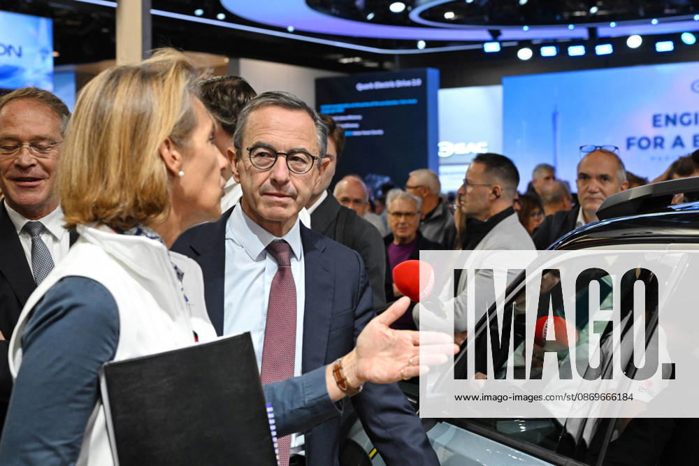 Bruno Retailleau at the Paris Motor Show 2026 Bruno Retailleau candidate for the 2027 presidential election at the International Motor Show 2026 in Paris Porte de Versailles on October 15,2026. Photo Ait Adjedjou Karim ABACAPRESS.COM Paris France