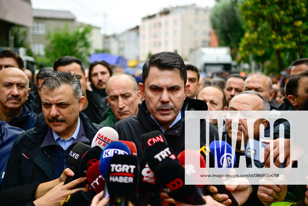Turkish ministers speak to press in Istanbul after heavy rainfall ISTANBUL, TURKIYE - OCTOBER 16: Turkish Minister of Environment, Urbanization and Climate Change Murat Kurum (C) and Turkish Interior Minister Mustafa Ciftci (L) speak to the press in the Ayazaga neighborhood, which was affected by heavy rainfall, in Istanbul, Turkiye, on October 16, 2026. Cem Tekkesinoglu Anadolu Istanbul Turkey. Editorial use only. Please get in touch for any other usage.