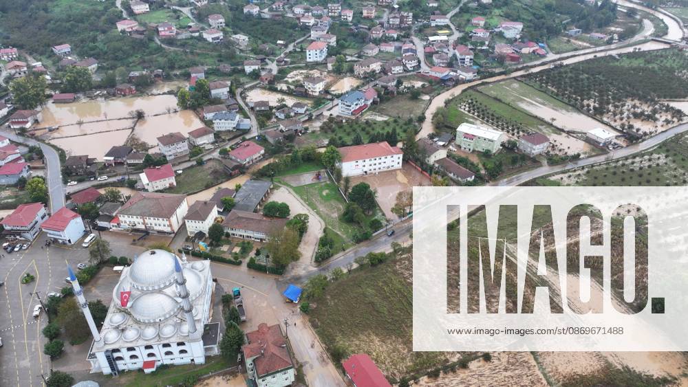 Heavy rain continues to affect Sakarya SAKARYA, TURKIYE - OCTOBER 16: An aerial view of floodwaters surrounding homes and roads in the Daricayiri neighborhood of Karasu district in Sakarya, Turkiye, on October 16, 2026. Heavy rainfall that began on the evening of the previous day continued to affect the province, and the area was seen from the air after flooding struck the neighborhood. Ibrahim Yozoglu Anadolu Sakarya Turkey. Editorial use only. Please get in touch for any other usage.