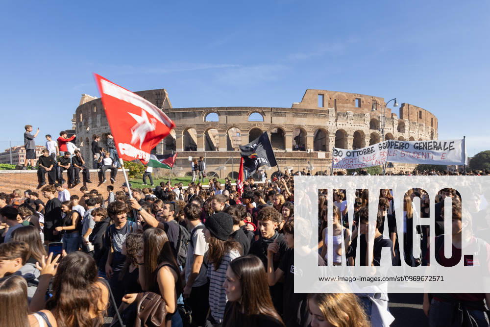 IPA89756014 - Rome, October 16, 2026: Student demonstration in Rome on No Meloni Day against Minister Valditara and the Education Decree-Law