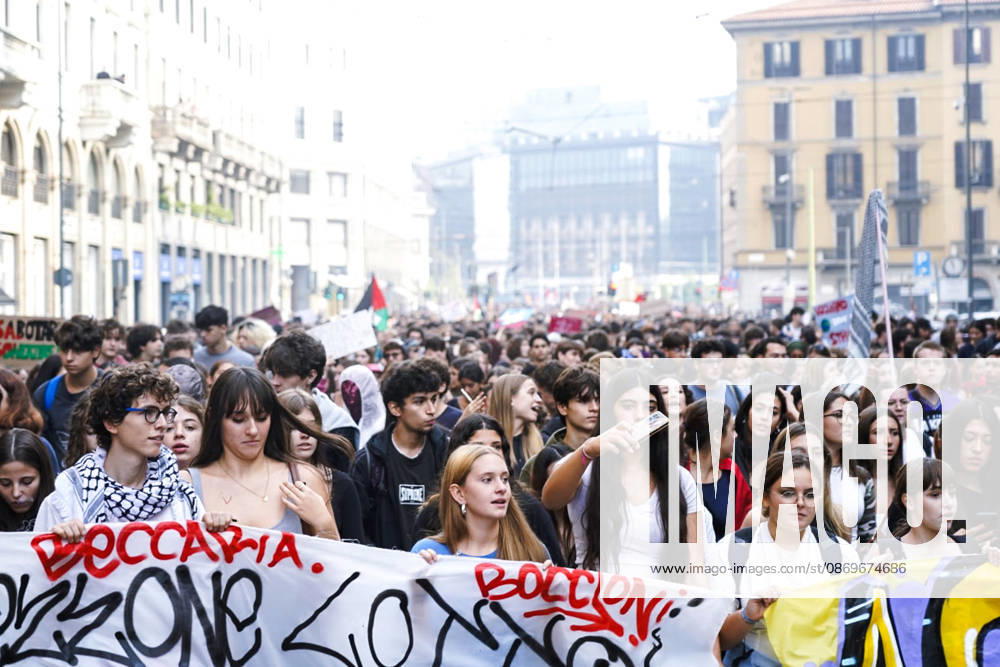IPA89756988 - Milan, October 16, 2026: student march; Thousands of students demonstrate in support of education and against the cap on foreign students: