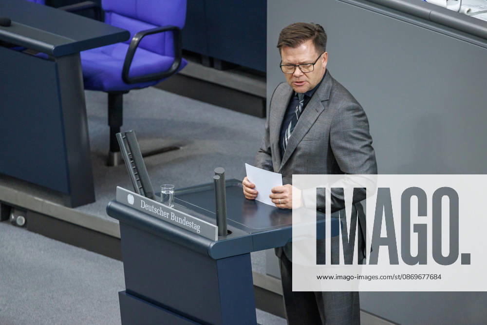 Bundestag Carsten Schneider (SPD), Minister fuer Umwelt, Klimaschutz, Naturschutz und nukleare Sicherheit, im Deutschen Bundestag am 16.10.26 in Berlin. Berlin Berlin Deutschland Bundestag