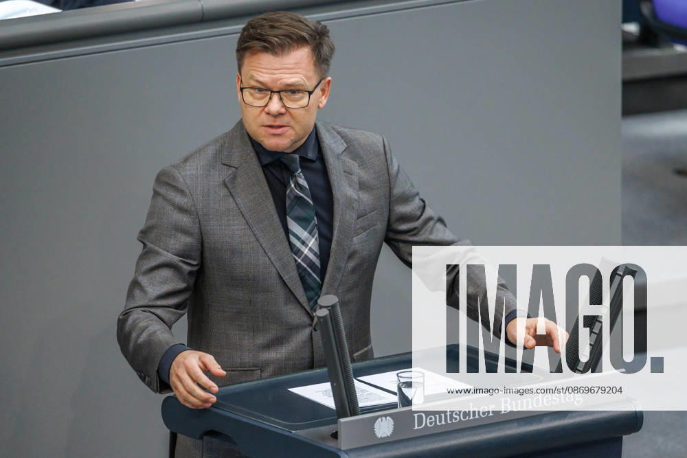 Bundestag Carsten Schneider (SPD), Minister fuer Umwelt, Klimaschutz, Naturschutz und nukleare Sicherheit, im Deutschen Bundestag am 16.10.26 in Berlin. Berlin Berlin Deutschland Bundestag