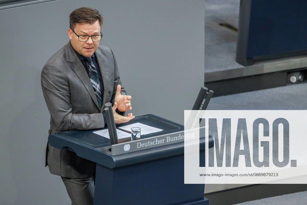 Bundestag Carsten Schneider (SPD), Minister fuer Umwelt, Klimaschutz, Naturschutz und nukleare Sicherheit, im Deutschen Bundestag am 16.10.26 in Berlin. Berlin Berlin Deutschland Bundestag