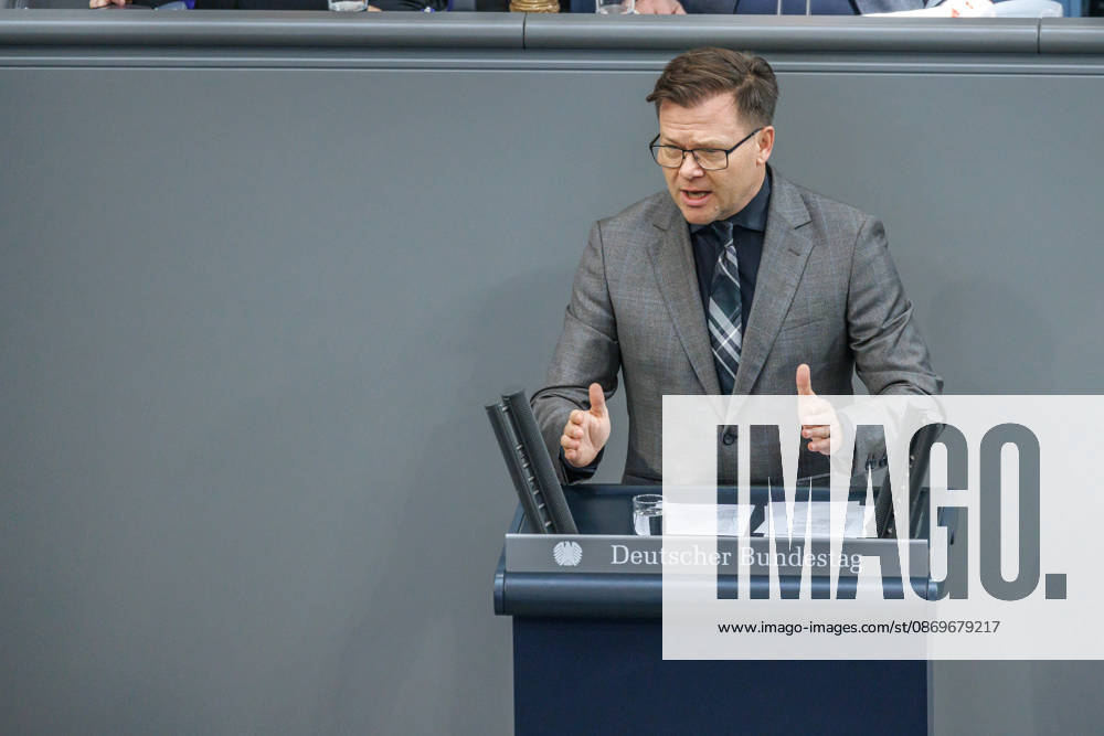 Bundestag Carsten Schneider (SPD), Minister fuer Umwelt, Klimaschutz, Naturschutz und nukleare Sicherheit, im Deutschen Bundestag am 16.10.26 in Berlin. Berlin Berlin Deutschland Bundestag
