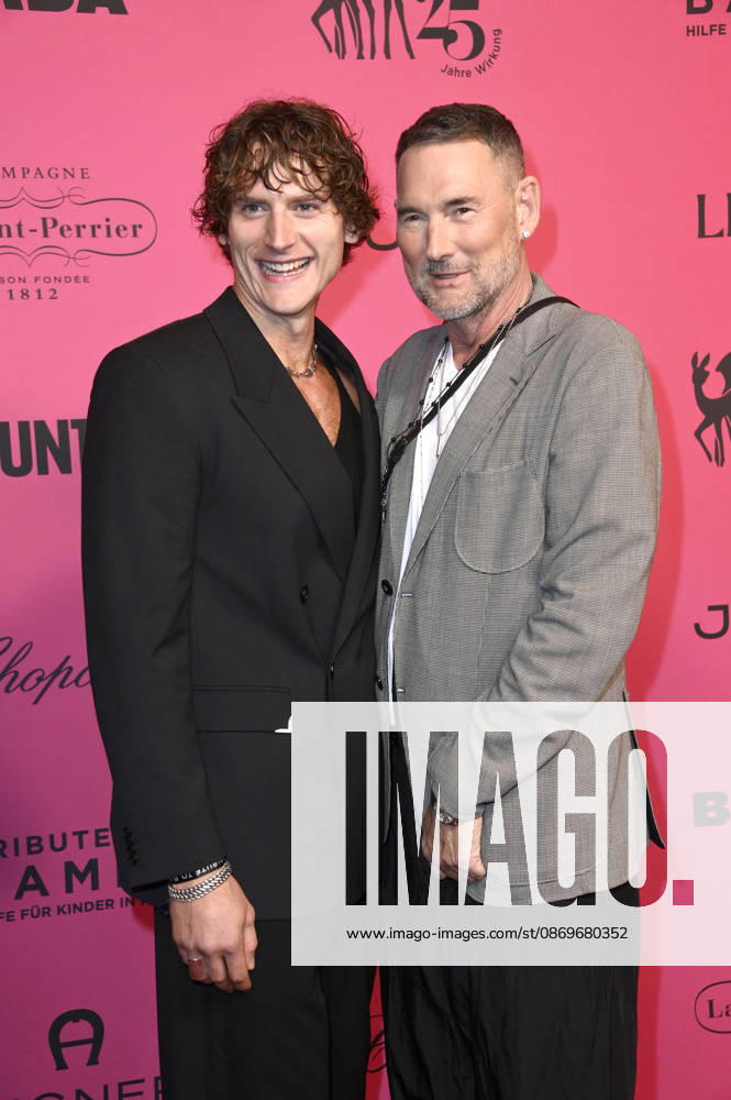 Michael Michalsky mit Begleitung beim Tribute to Bambi 2026 in der Fotografiska Berlin. Berlin