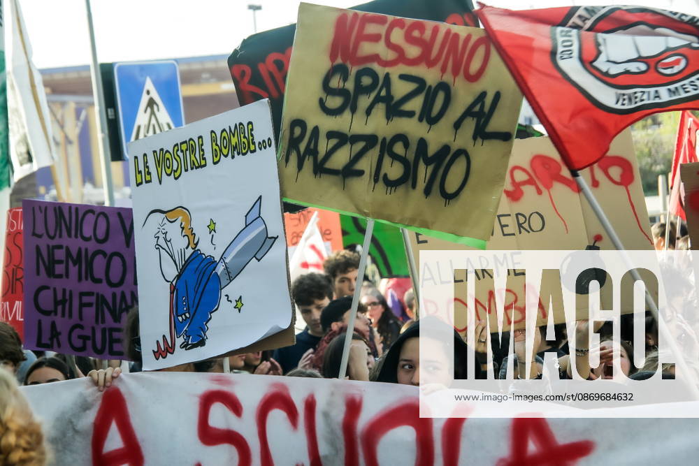 High school students are participating in the march organized by the Coordination of High School Students to denounce the lack of resources in public schools, staff insecurity, the cost of books and transportation, and the critical issues facing the school system. The demonstration is part of the national student mobilization. Mestre, October 16, 2026 Master Italy - ZUMAa289 20261016_zia_a289_014
