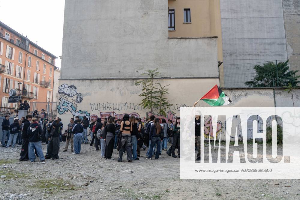 IPA89759956 - Milan, October 16, 26, Largo Cairoli, No One Is a Stranger Student Strike The march ends with the occupation of the building next to the Festa del Perdono State University campus in Sforza
