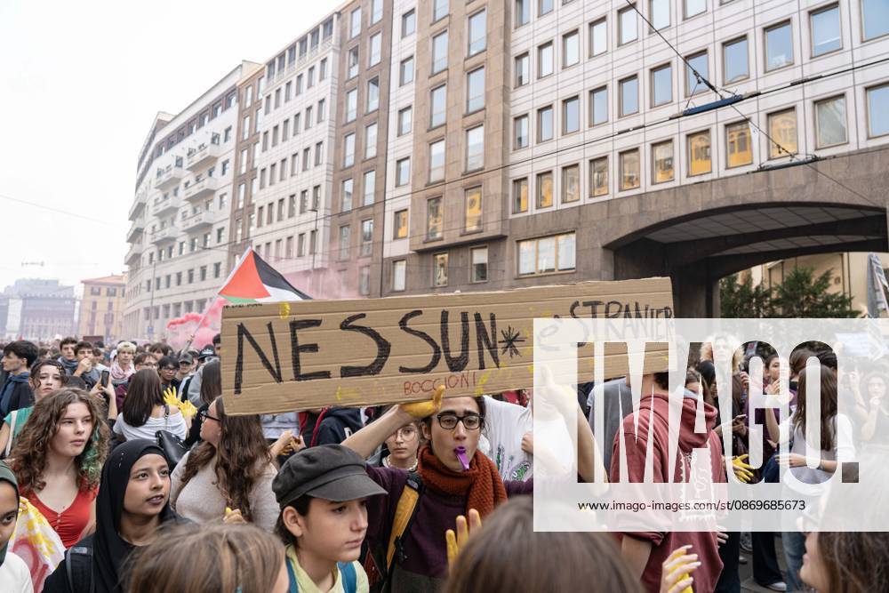 IPA89759932 - Milan, October 16, 26, Largo Cairoli, Student Strike: No One Is a Stranger